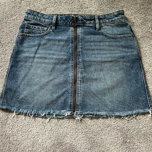 FP WE THE FREE Zip It Up Denim Jean Mini Skirt Frayed Hem